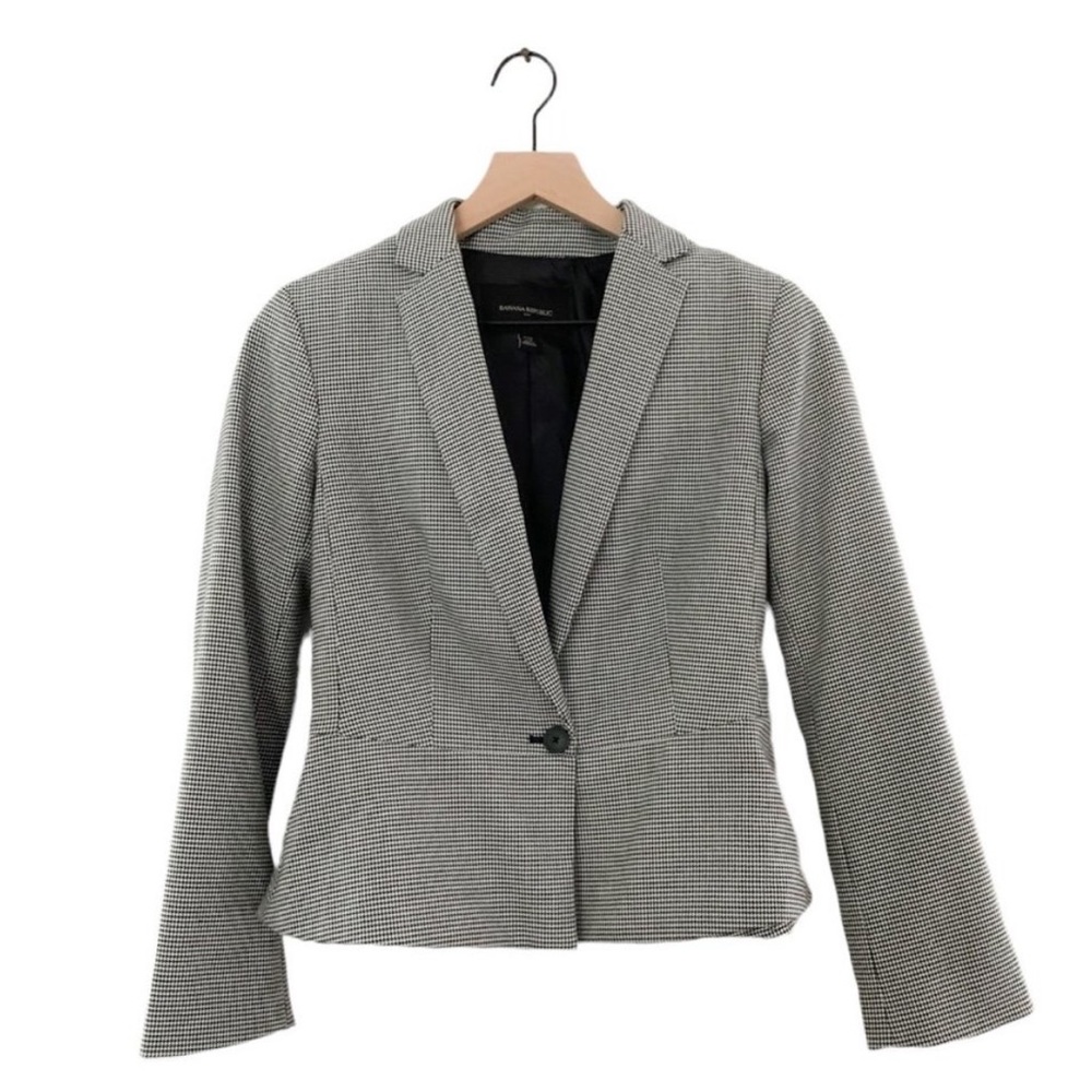 BANANA REPUBLIC* Black + White
Houndstooth Blazer